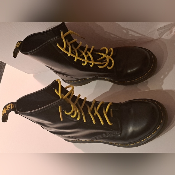 Dr. Martens Shoes - Dr. Martens Black Leather Bouncing Soles Size 9 women